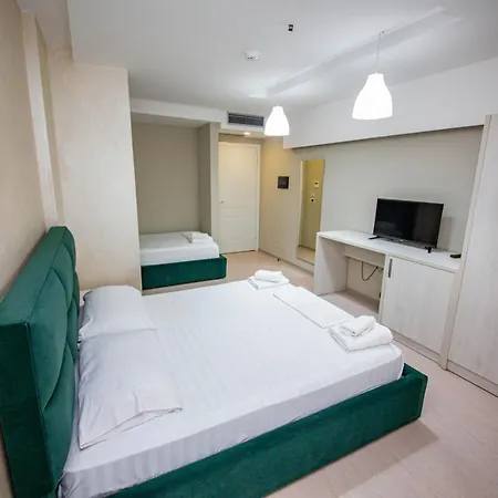 Miki Hotel 4*